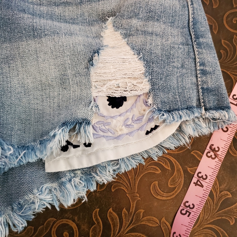 Harper Embroidery Pocket Distressed Short - Picture 6 of 10